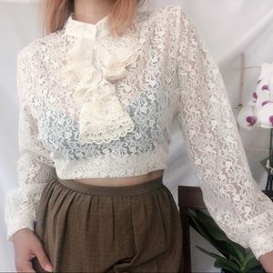 SOLD✔️1970s White lace ruffled blouse Edwardian